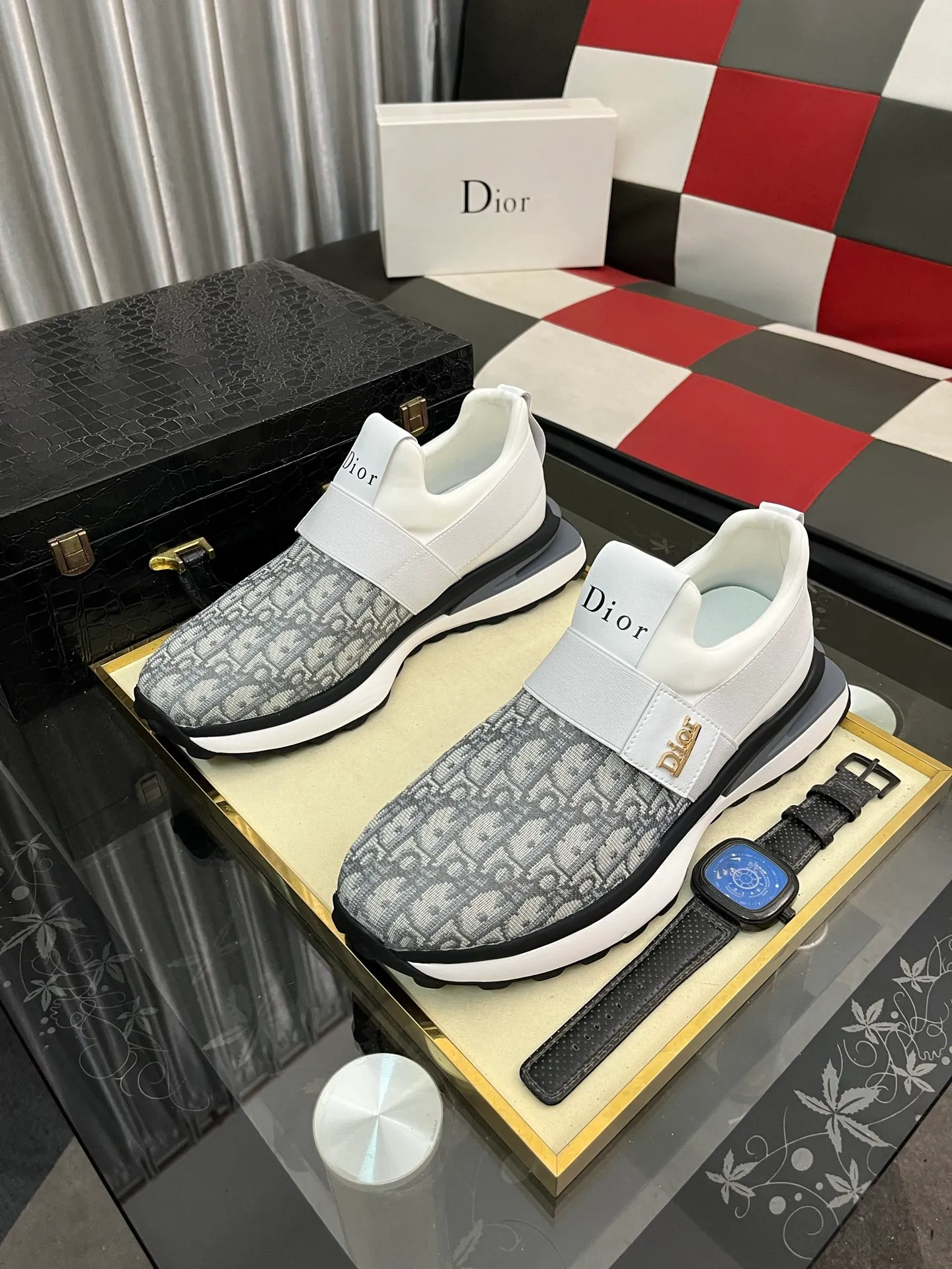 Men's Men's Shoes 💰458⌚️⌚️Dior [Dior] men's casual and trendy shoes are on the market! Strong British fashion style, the upper is made of nubuck leather with printed fabrics, comfortable pigskin lining, and original molded outsole. Designed by European and American masters, the perfect shape creates high quality, super versatile and very comfortable. High-end without losing taste, fashionable and novel! Code number: 38～442️⃣Colors available